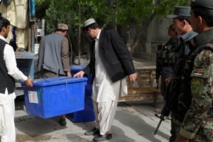 Voting opens in Afghan presidential election - ảnh 1